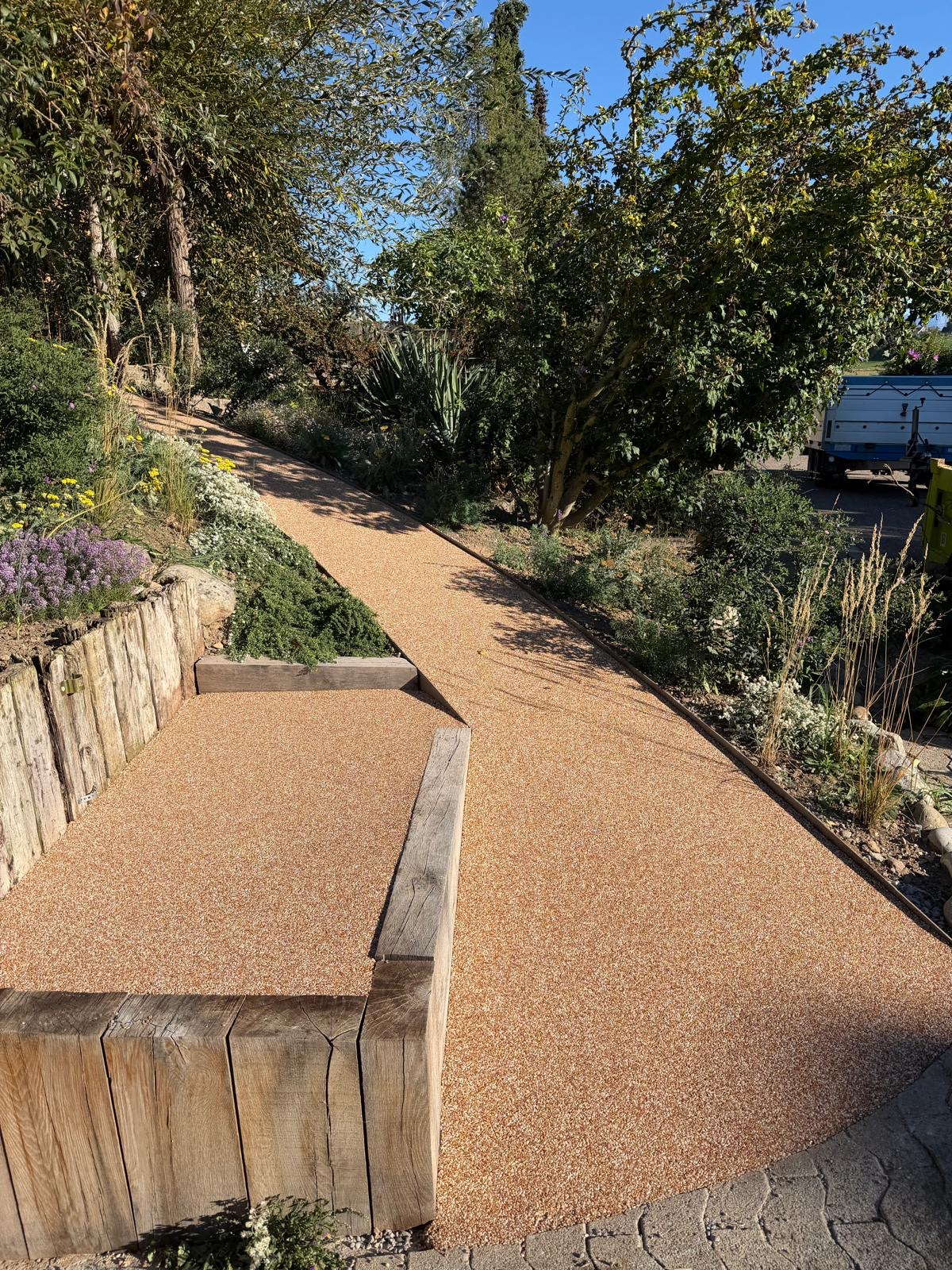 Steinteppich-Weg im Garten